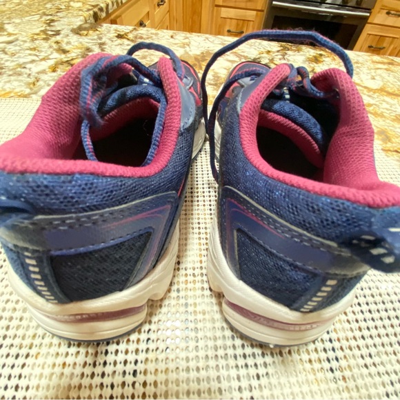 Women’s 7. 1/2 Ryka tennis shoes. - Picture 5 of 5